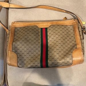 Beautiful and classic Gucci vintage bag.  Discounted shipping!